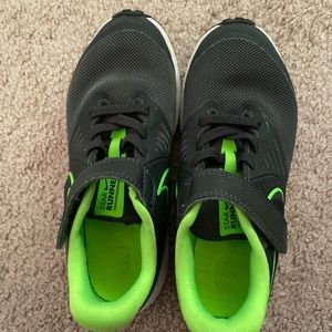 Boys grey/green Nikes